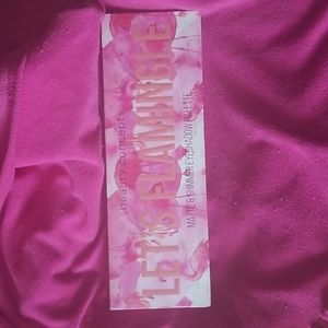 NIB, let's flamingo matte&shimmer eyeshadow